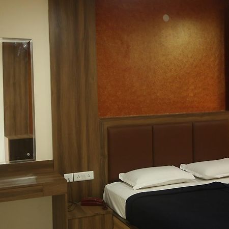 Hotel Dwaraka Paradise Hyderabad Exterior foto