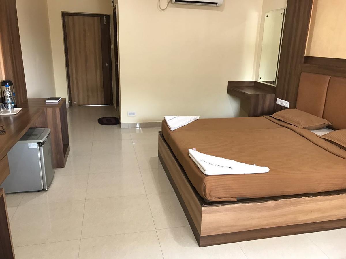 Hotel Dwaraka Paradise Hyderabad Exterior foto